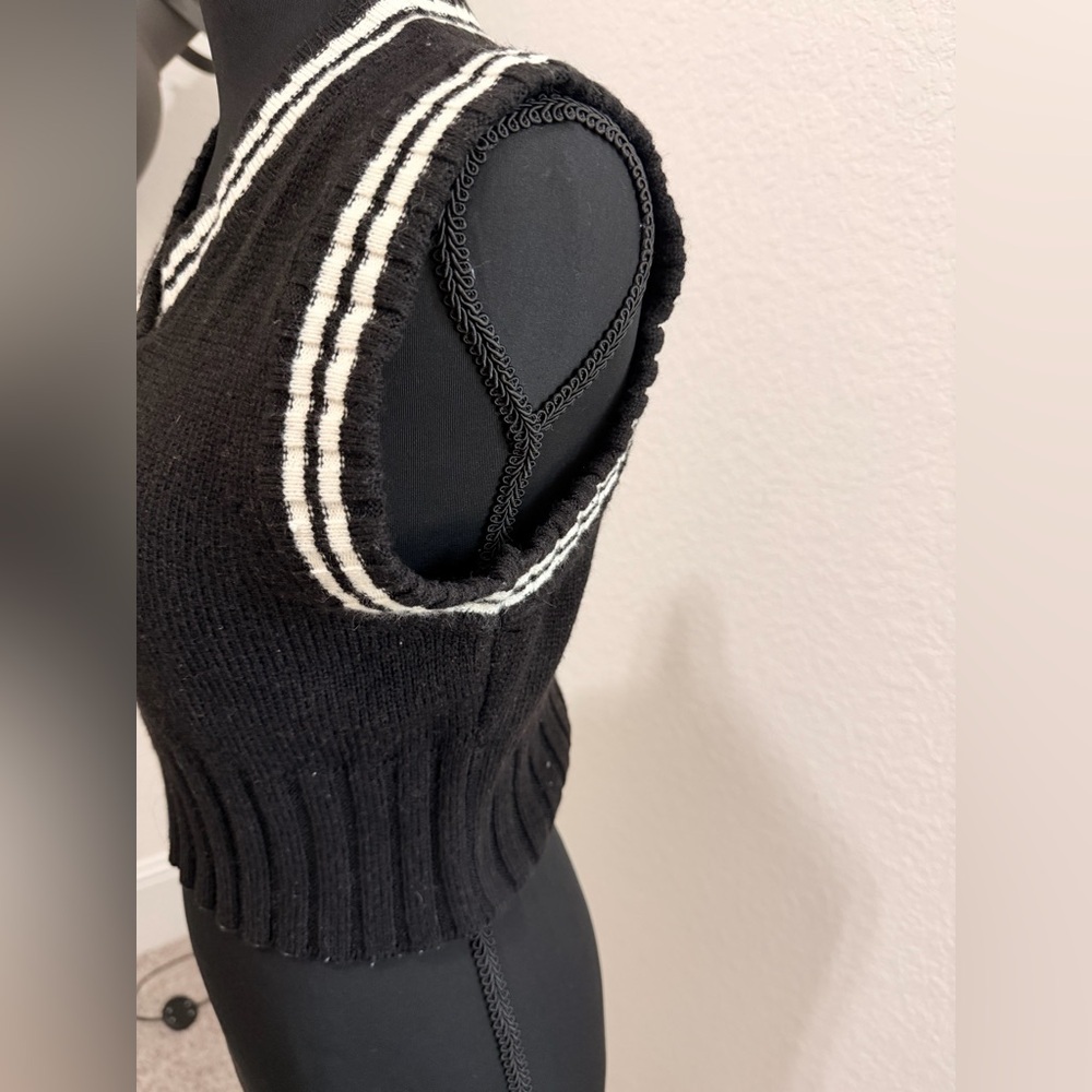 H&M Divided Black Striped Crop Vest Y2K Street Style - Picture 4 of 8